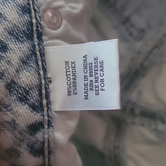 Altar’d State Cloud Wash Distressed Denim Jean Shorts Size 27 - Picture 5 of 8